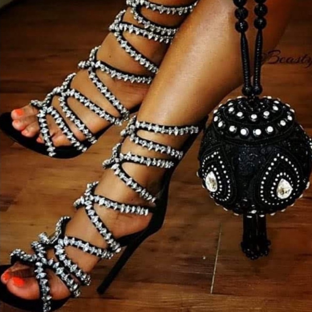 BLACK EMPRESS CLUTCH